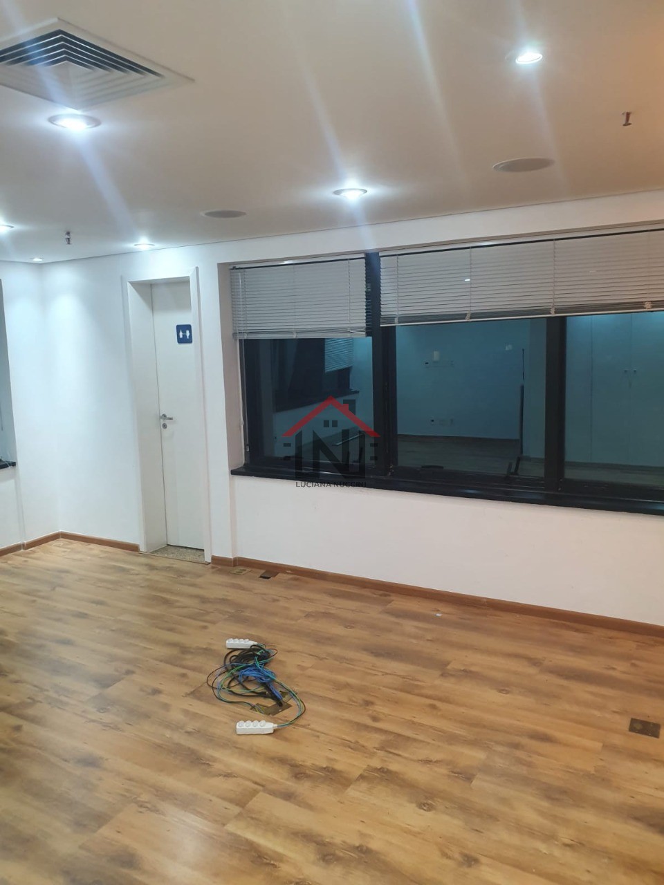 Excelente oportunidade de locação de conjunto comercial no Itaim Bibi, São Paulo-SP: 1 sala, 1 banheiro, 3 vagas de garagem, 1,00 m².