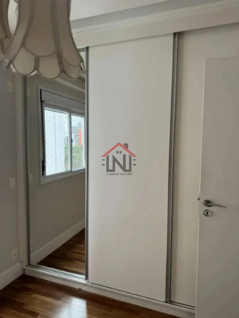 Apartamento à venda em Pinheiros, São Paulo-SP: 3 quartos, 1 suíte, 2 salas, 4 banheiros, 2 vagas de garagem, 100m² de área.