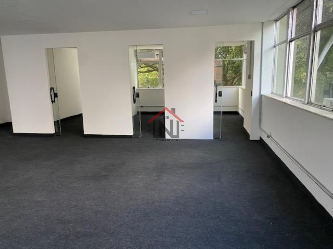 Conjunto Comercial de Alto Padrão para Locação em São Paulo-SP, Cerqueira César: 4 Salas, 2 Banheiros, 150m². Venha conferir!
