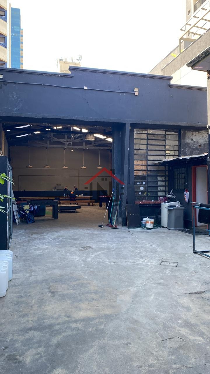 Galpão Comercial de 250m² para locação no Brooklin Paulista, São Paulo-SP: A oportunidade que você estava procurando!