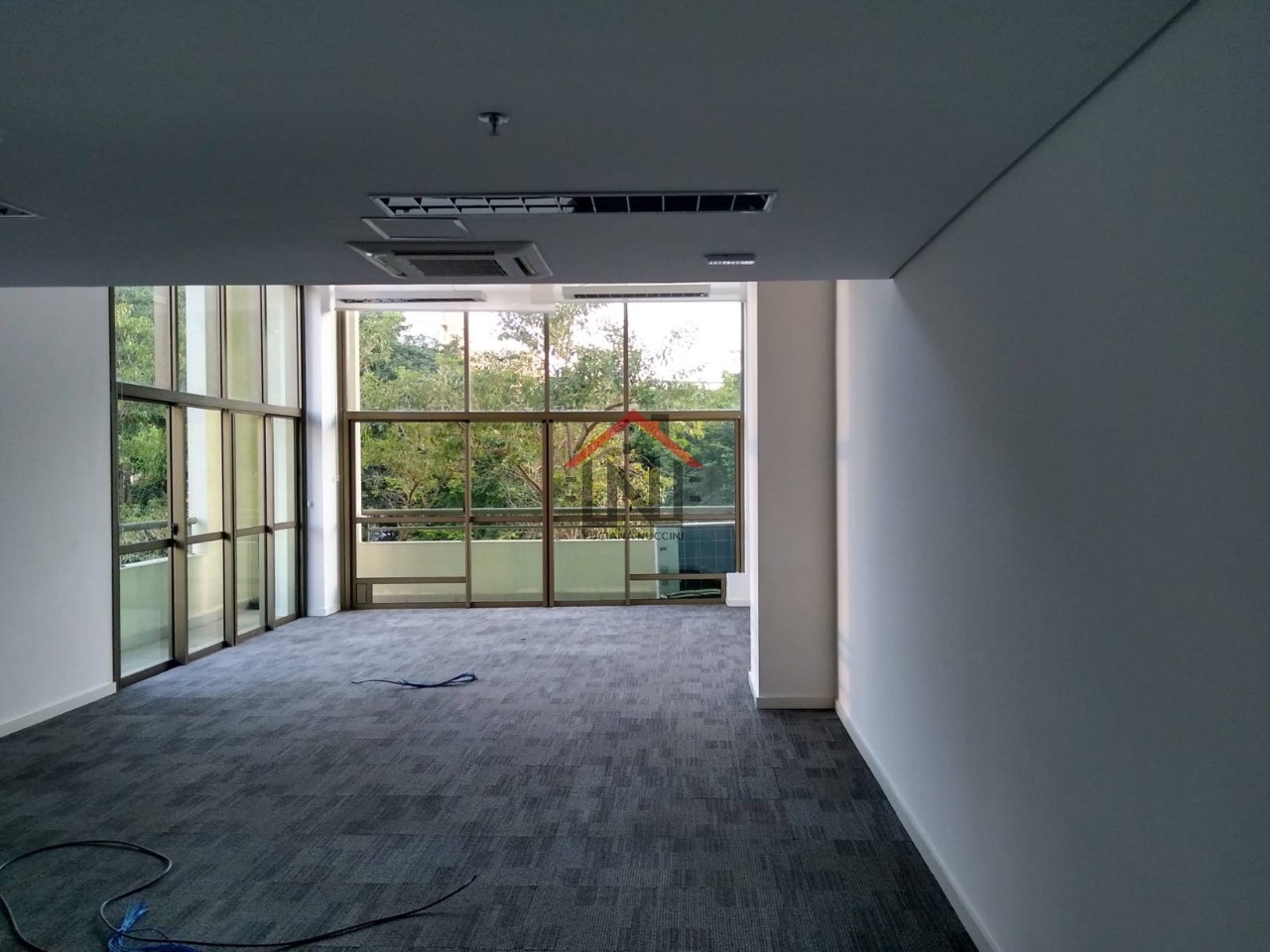 Conjunto Comercial de Alto Padrão na Cidade Monções, São Paulo - 1 Sala, 2 Banheiros, 195,26 m² de Área