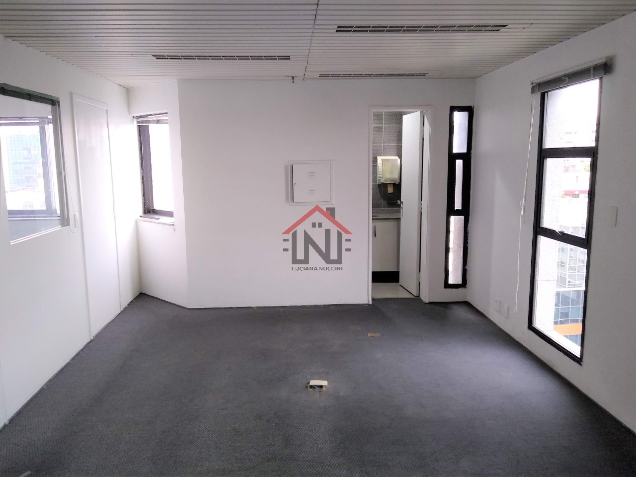 Conjunto Comercial de Alto Padrão na Vila Olímpia, São Paulo - 110,89m², 1 sala, 2 banheiros, 3 vagas de garagem!