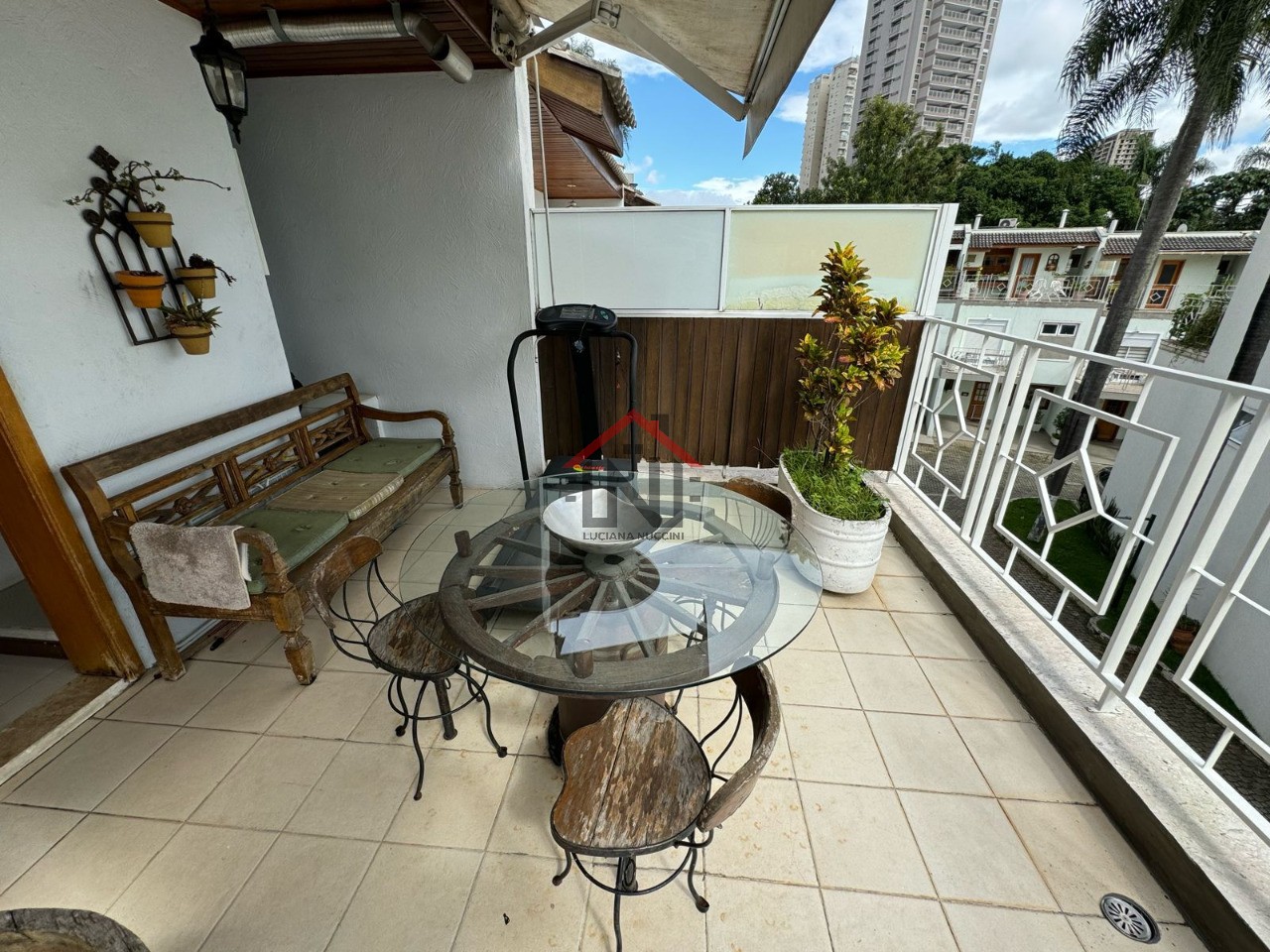 Imperdível Casa à Venda em Santo Amaro - São Paulo-SP: 4 Quartos, 2 Suítes, 1 Sala, 4 Banheiros, 2 Vagas de Garagem. Confira!