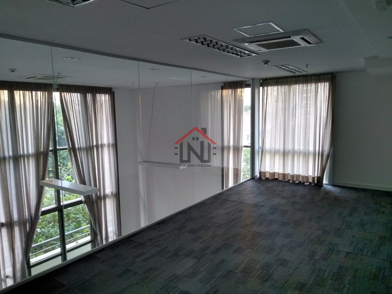 Conjunto Comercial de Alto Padrão na Cidade Monções, São Paulo - 1 Sala, 2 Banheiros, 195,26 m² de Área