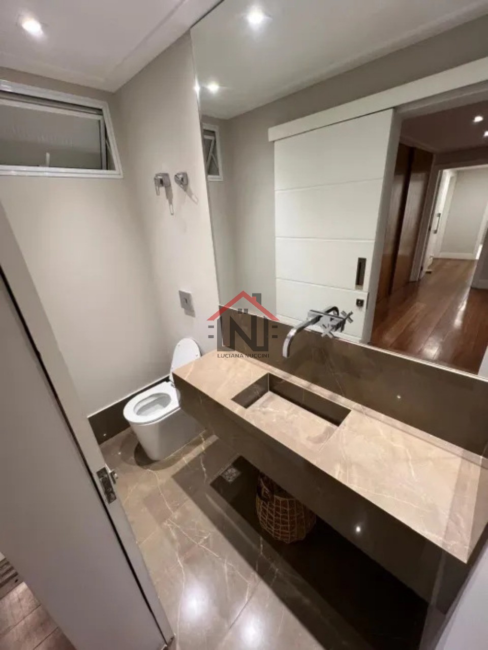 Excelente apartamento de 2 quartos, 1 suíte, 2 salas e 4 banheiros no Itaim Bibi, São Paulo-SP 175m² e 2 vagas de garagem