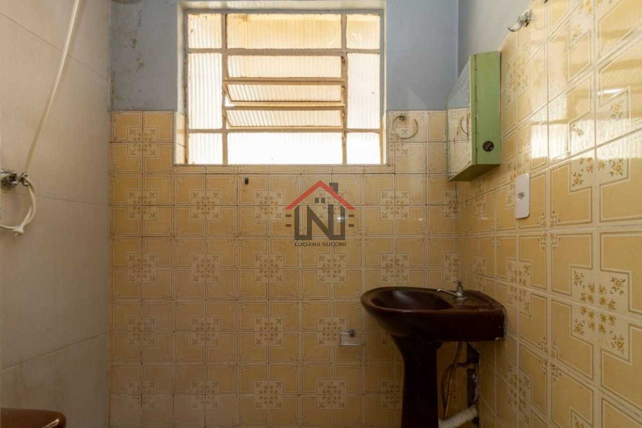 Casa à venda em Perdizes, São Paulo-SP: 3 quartos, 2 quintais, 2 banheiros, 3 vagas, 400m² de área. Aproveite!