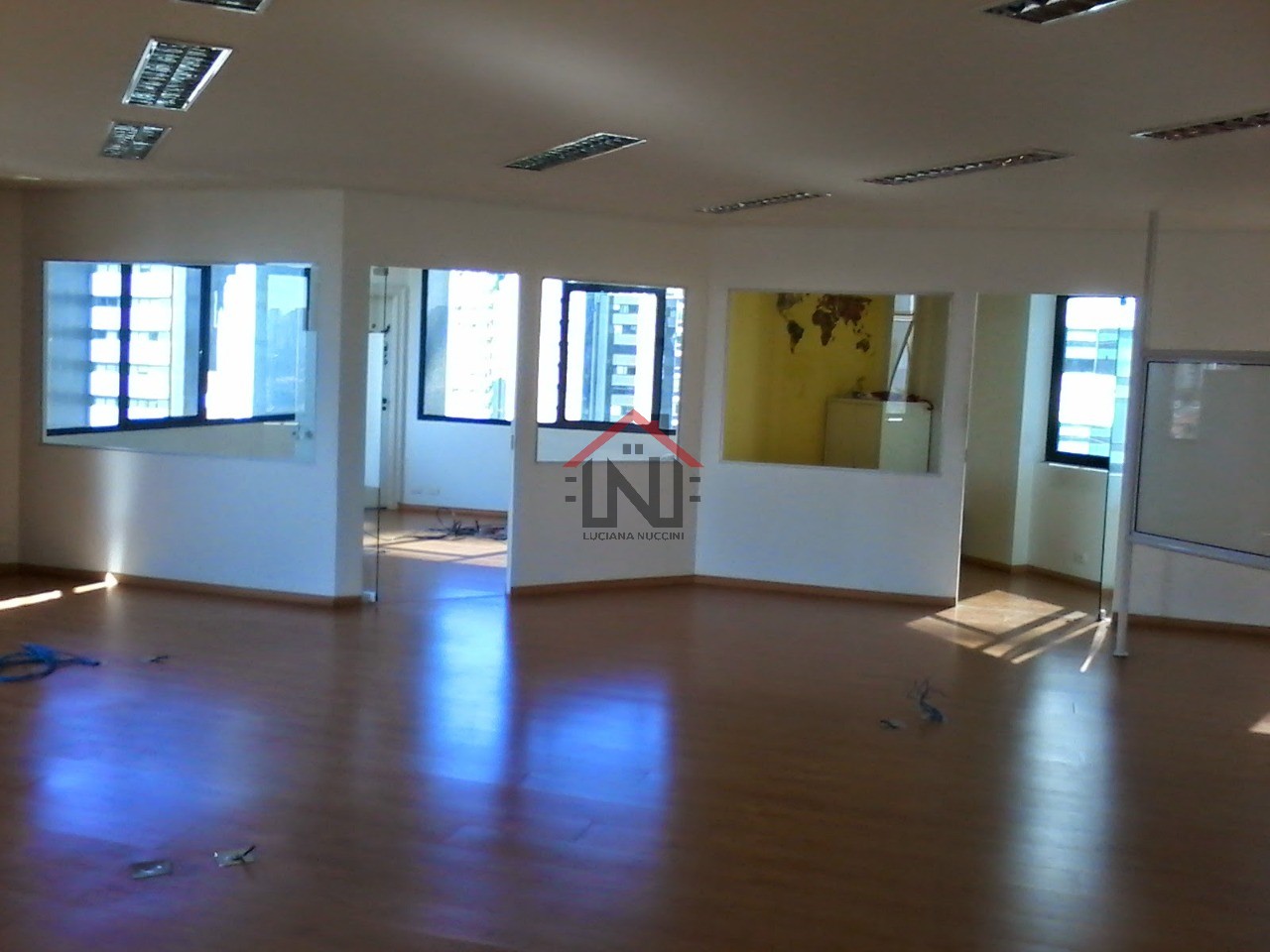 Conjunto Comercial de Alto Padrão para Locação em São Paulo-SP, Cidade Monções: 1 Sala, 1 Banheiro, 2 Vagas, 139,57 m²Área.