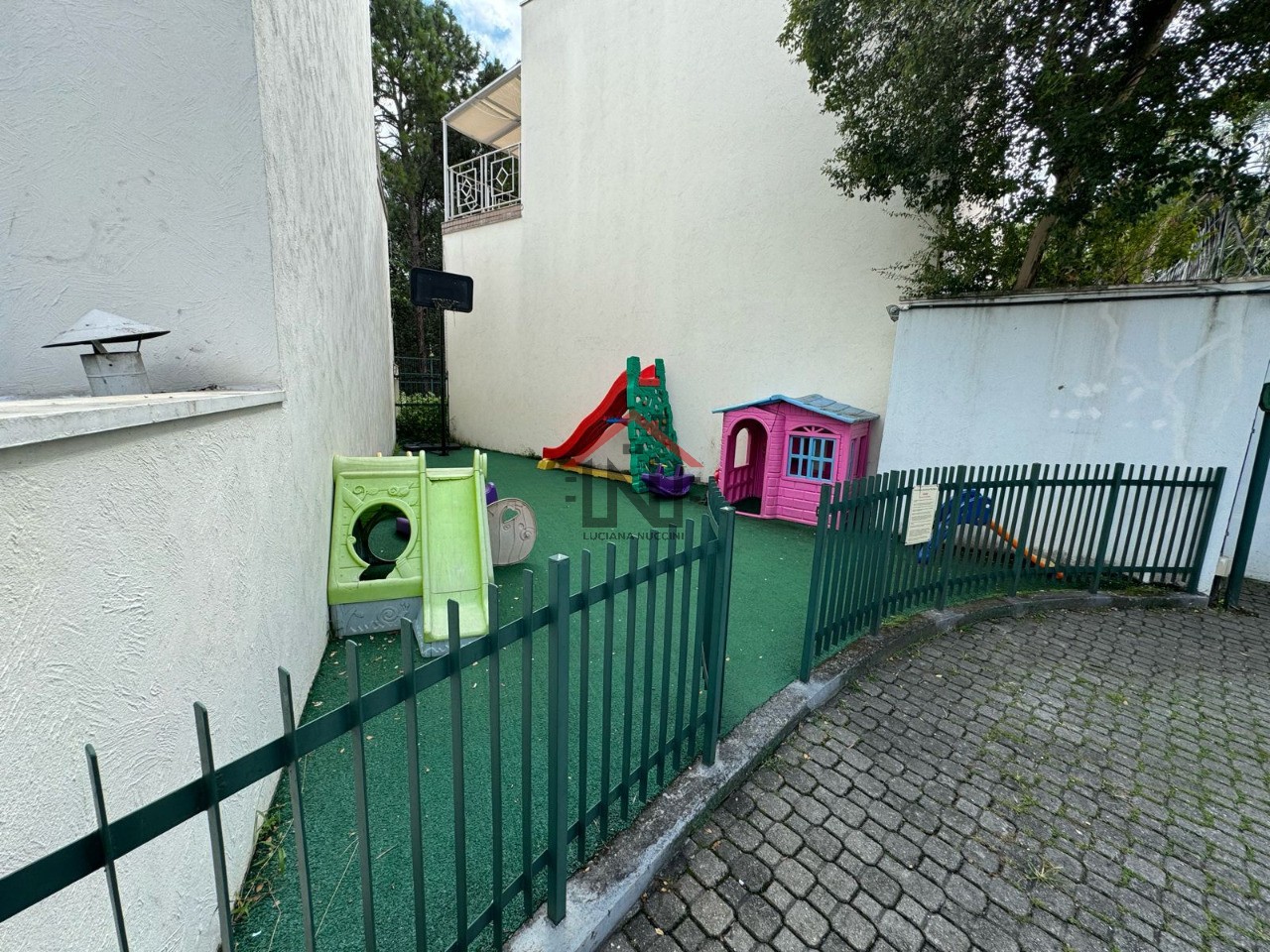 Imperdível Casa à Venda em Santo Amaro - São Paulo-SP: 4 Quartos, 2 Suítes, 1 Sala, 4 Banheiros, 2 Vagas de Garagem. Confira!