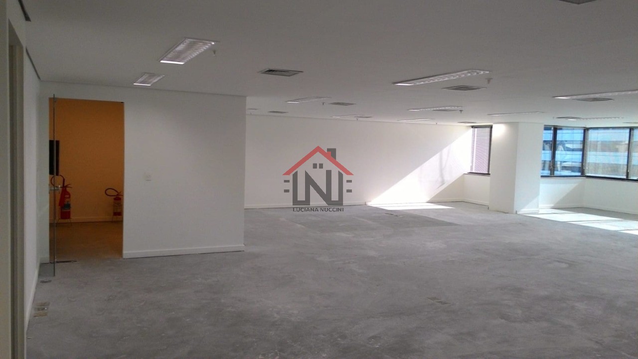 Conjunto Comercial de Alto Padrão com 206m² e 5 Vagas de Garagem na Cidade Monções, São Paulo-SP