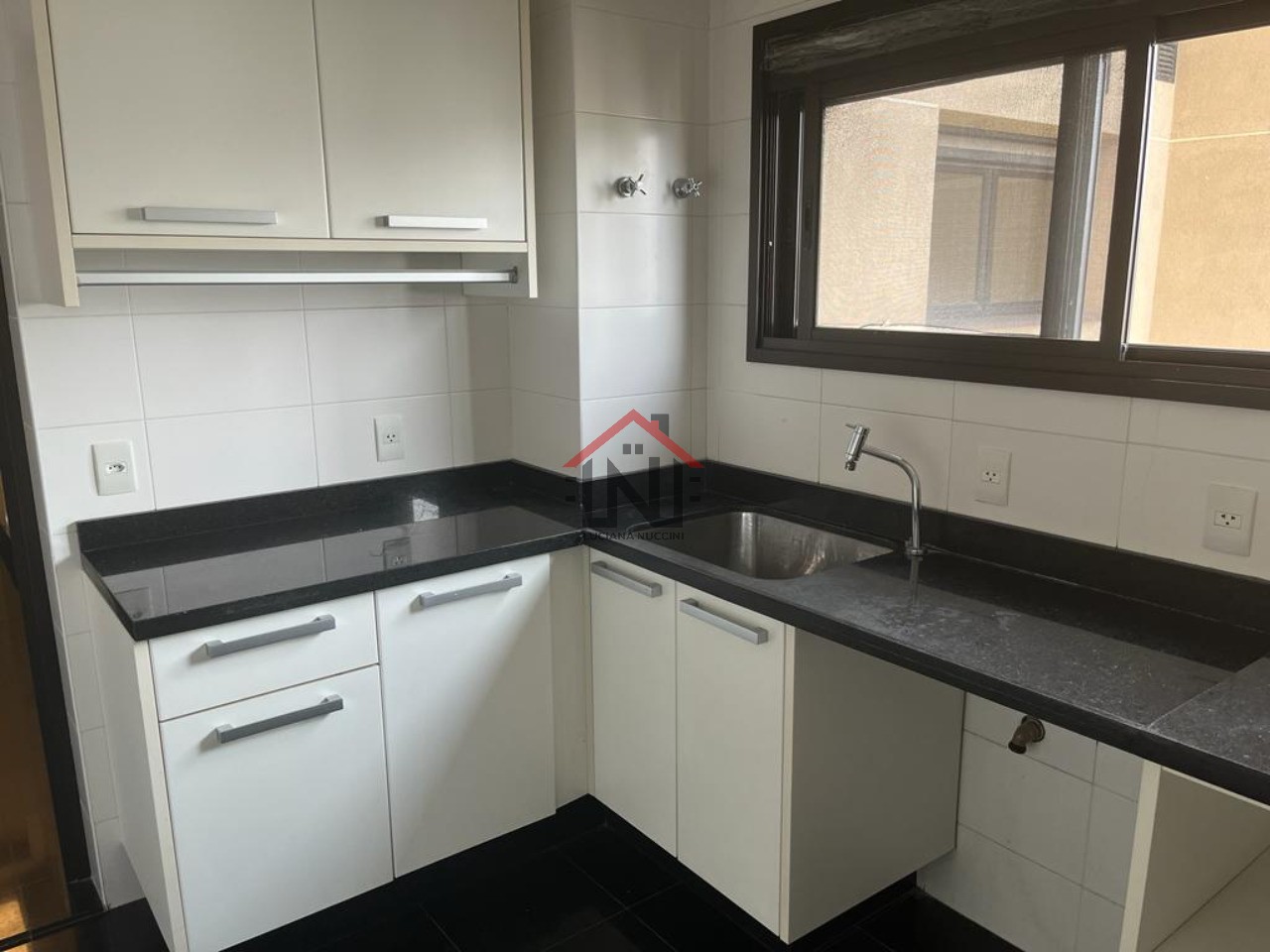 Imperdível oportunidade: apartamento de alto padrão com 3 su