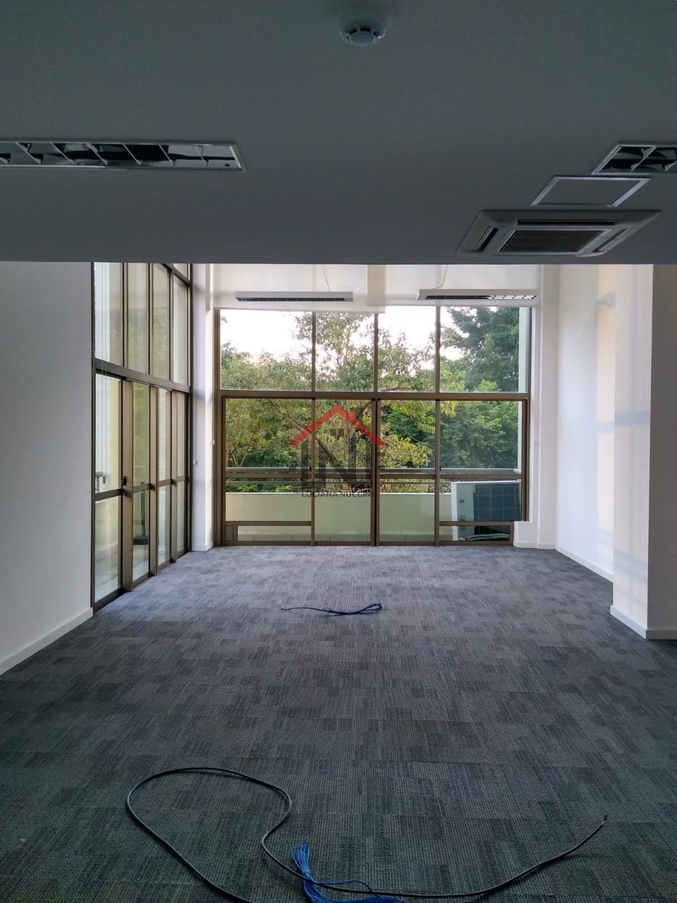 Conjunto Comercial de Alto Padrão na Cidade Monções, São Paulo - 1 Sala, 2 Banheiros, 195,26 m² de Área