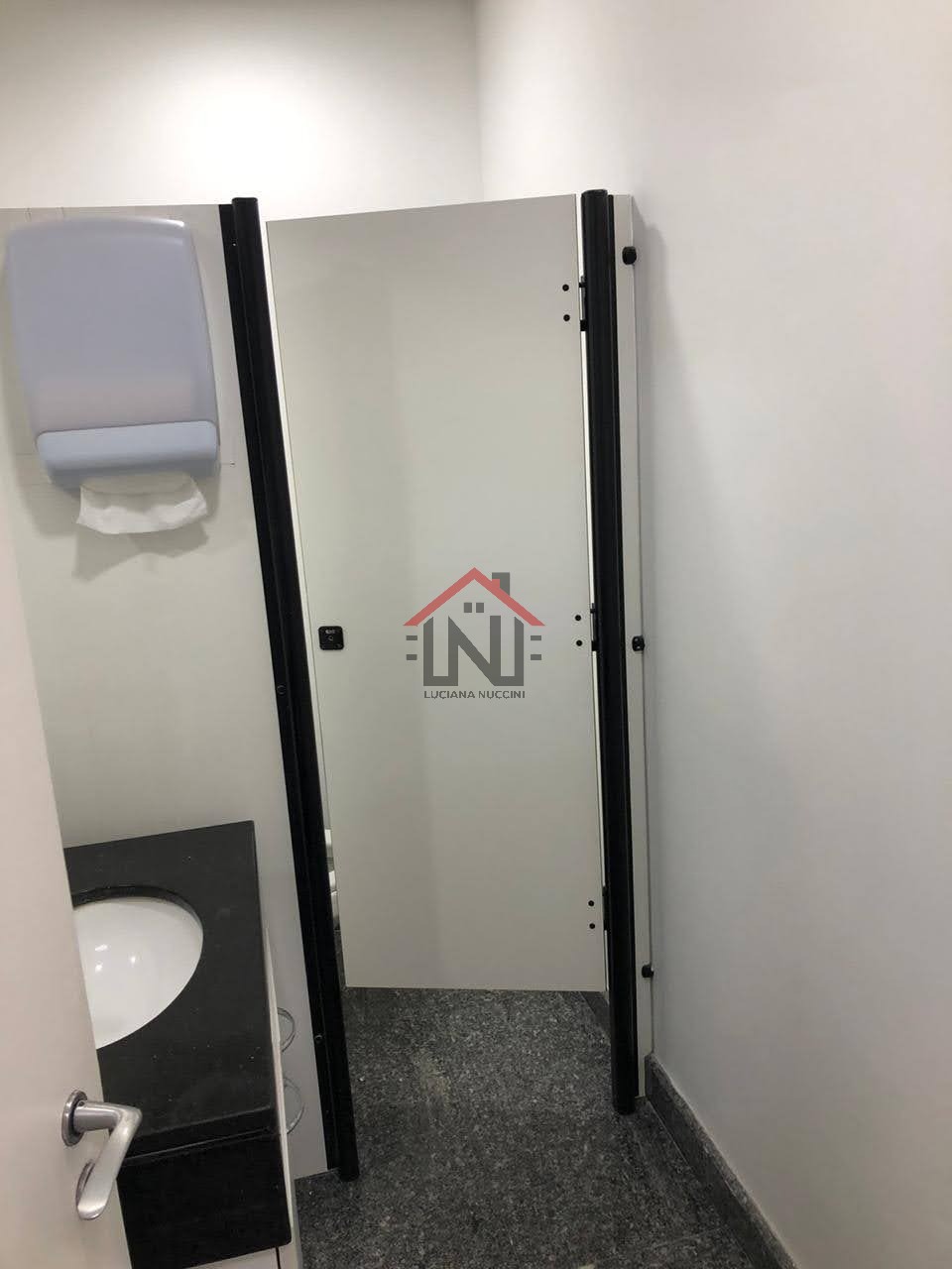 Conjunto Comercial para Locação na Cidade Monções, São Paulo-SP: 1 Sala, 1 Banheiro, 10 Vagas de Garagem, 330,73m².