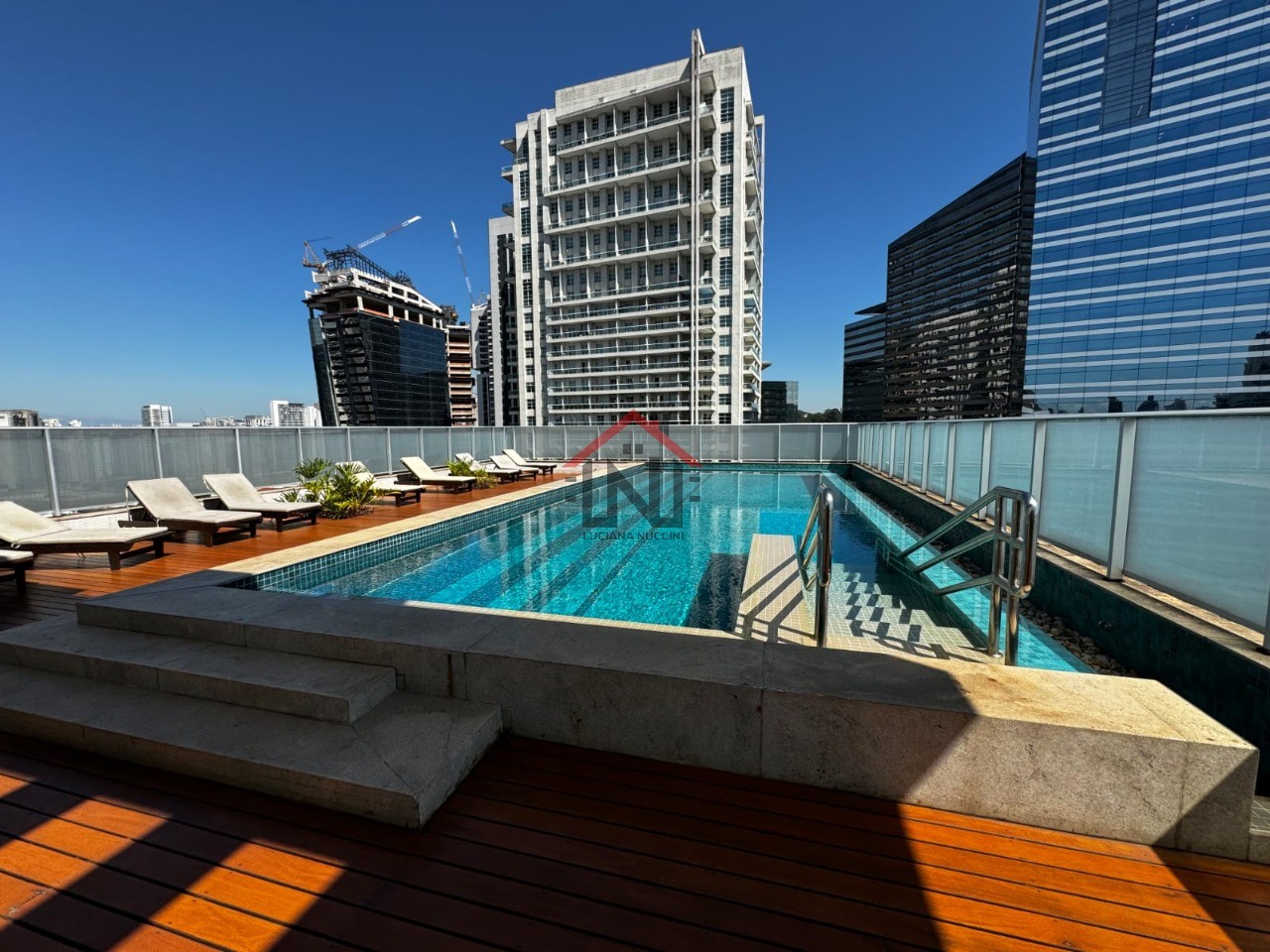 Studio de luxo em condomínio exclusivo em Santo Amaro, São Paulo - 1 quarto, 1 banheiro, 1 vaga - 33m² de elegância!