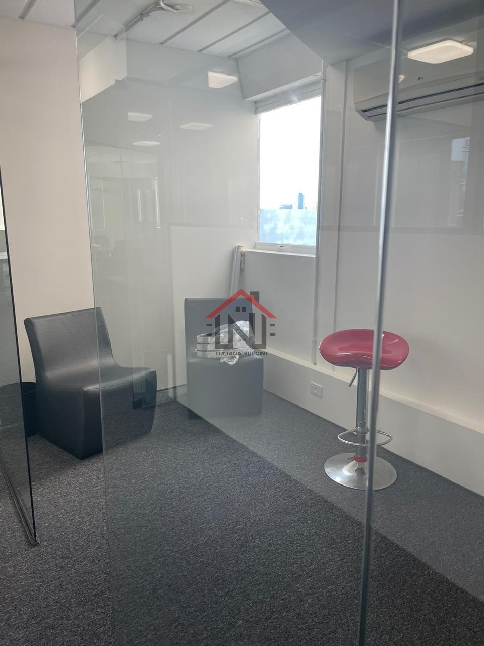 Conjunto comercial de alto padrão na Vila Olímpia: 1 sala, 4 banheiros, 4 vagas de garagem, 164m² - São Paulo-SP