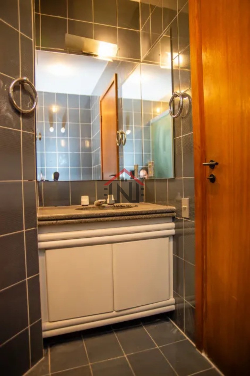 Apartamento de Luxo para Locação na Vila Uberabinha, São Paulo-SP: 3 Quartos, 3 Suítes, 1 Sala, 4 Banheiros, 2 Vagas, 195m².
