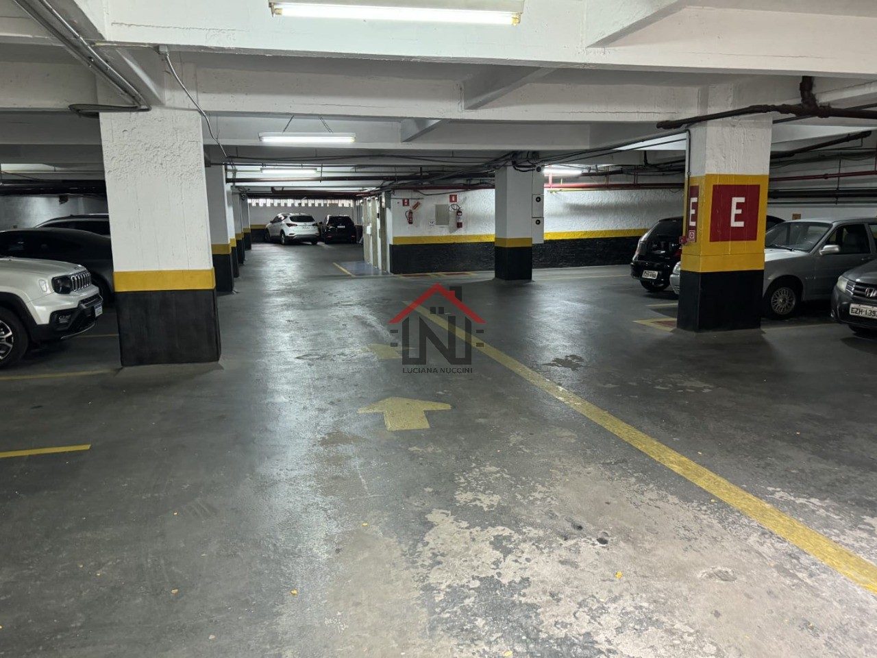 Conjunto Comercial de Alto Padrão na Bela Vista: 6 salas, 5 banheiros, 2 vagas de garagem, 195m² - São Paulo-SP.