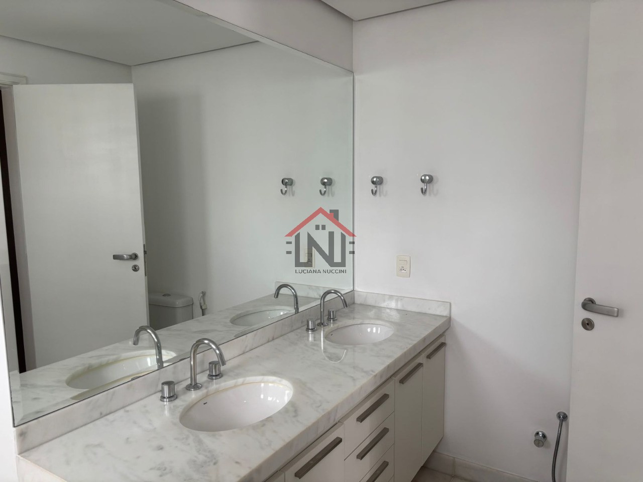 Apartamento Industrial de Luxo no Campo Belo - 4 Quartos, 4 Suítes, 6 Banheiros, 4 Vagas, 223m² - Venda ou Locação em SP