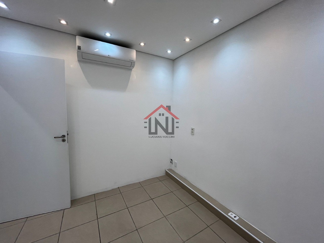 Conjunto Comercial de Alto Padrão na Bela Vista - 3 Salas, 2 Banheiros, 1 Vaga, 41 m² - São Paulo-SP