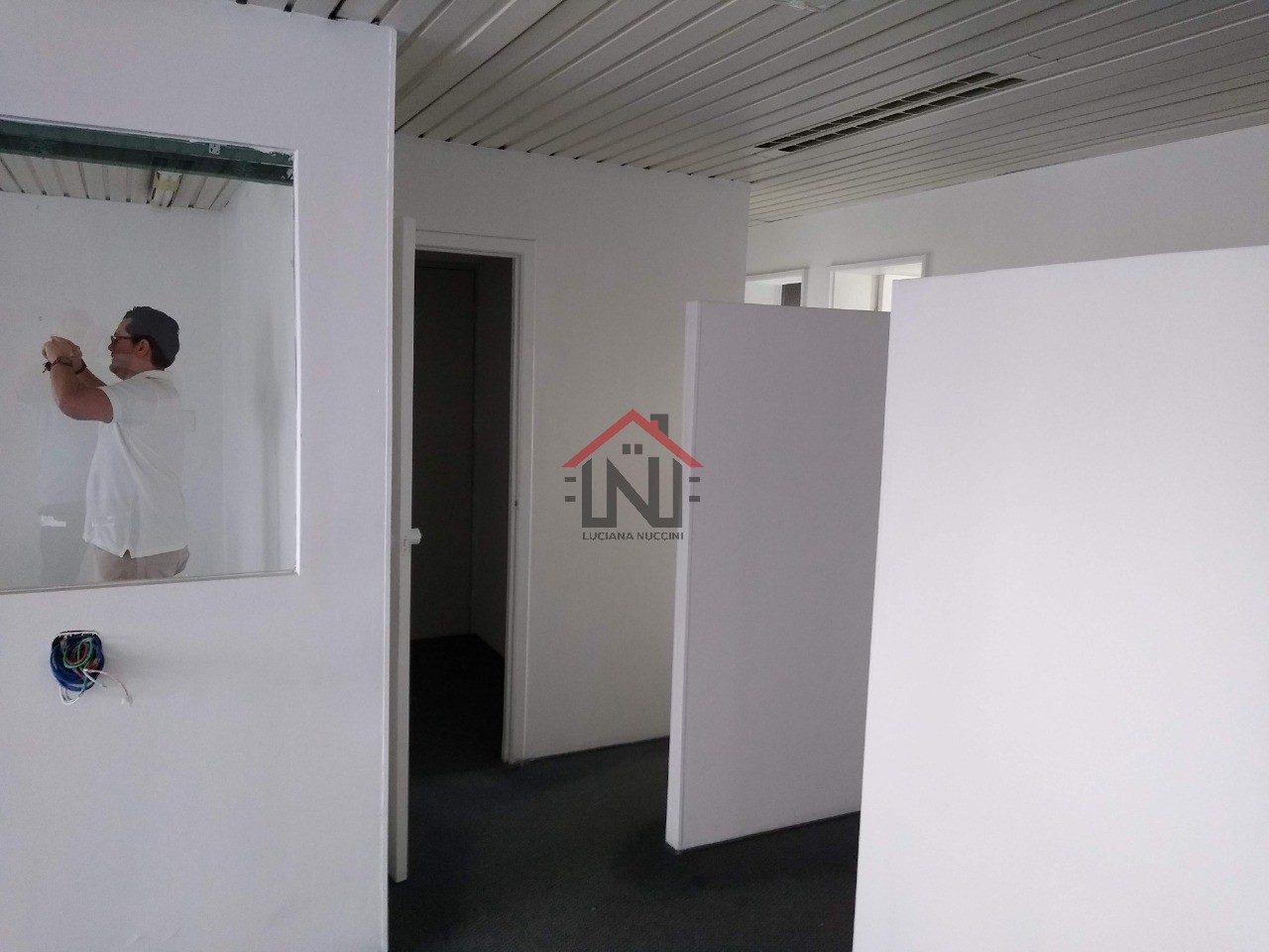 Conjunto Comercial de Alto Padrão no Jardim Paulista, São Paulo-SP: 1 Sala, 3 Banheiros, 2 Vagas, 137m². Venha Conferir!