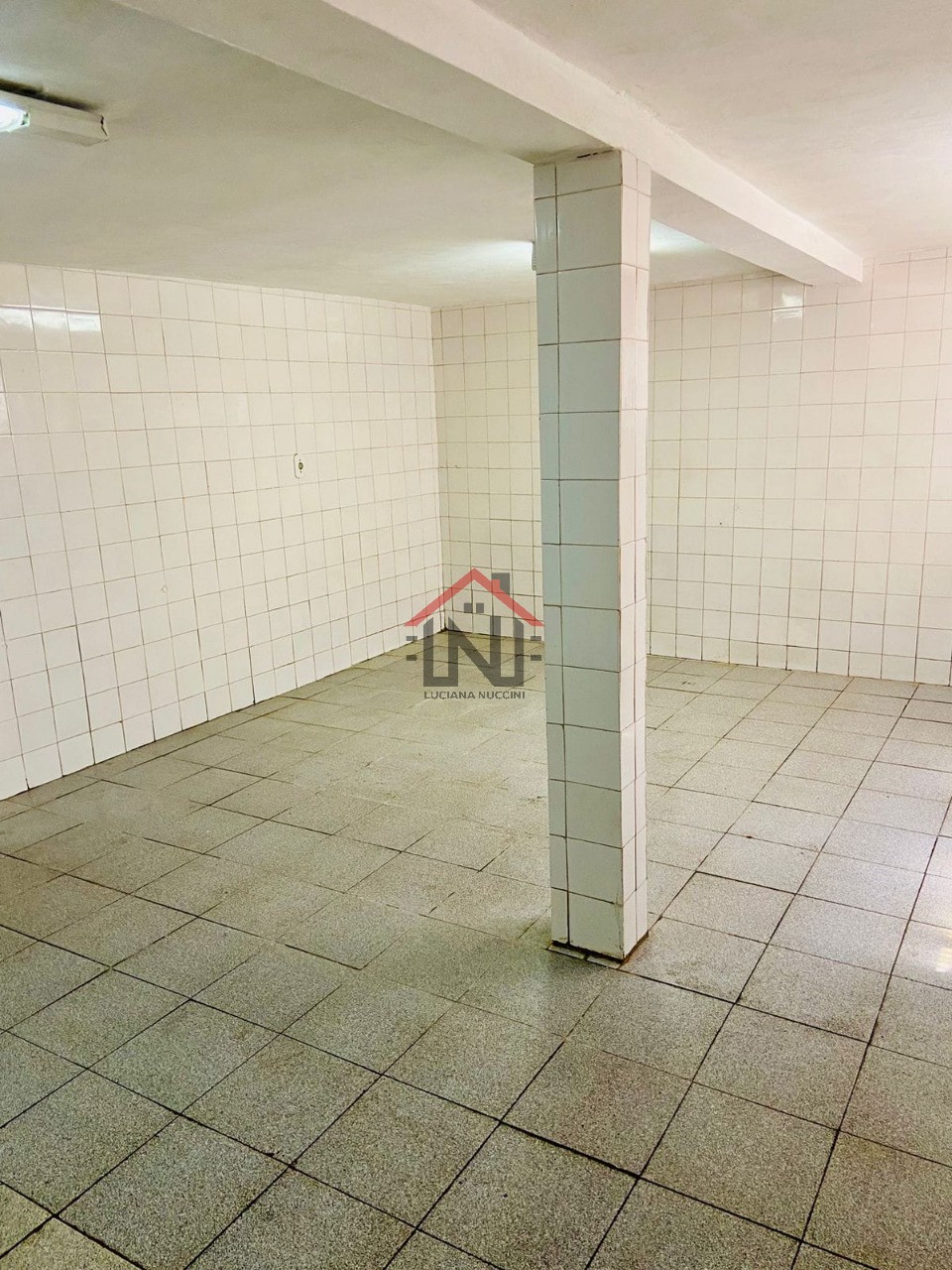 Imperdível! Casa à venda em São Paulo-SP, no Ipiranga. 4 quartos, 2 suítes, 1 sala, 3 banheiros, 2 vagas de garagem. 650m².