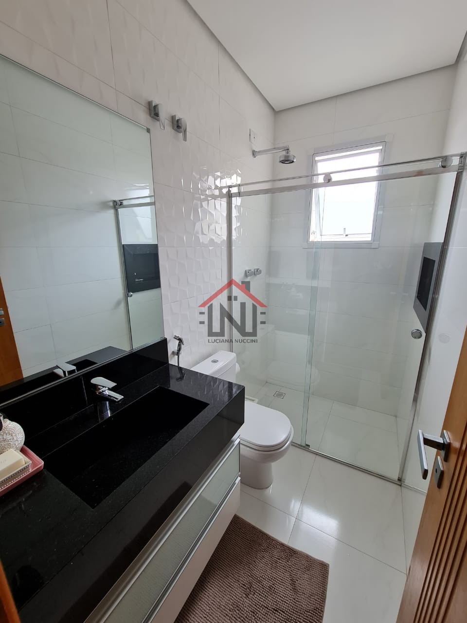 Casa de Luxo na Saúde, São Paulo-SP: 3 quartos, 3 suítes, 1 sala, 4 banheiros, 2 vagas, 160m² de área. Venha conferir!