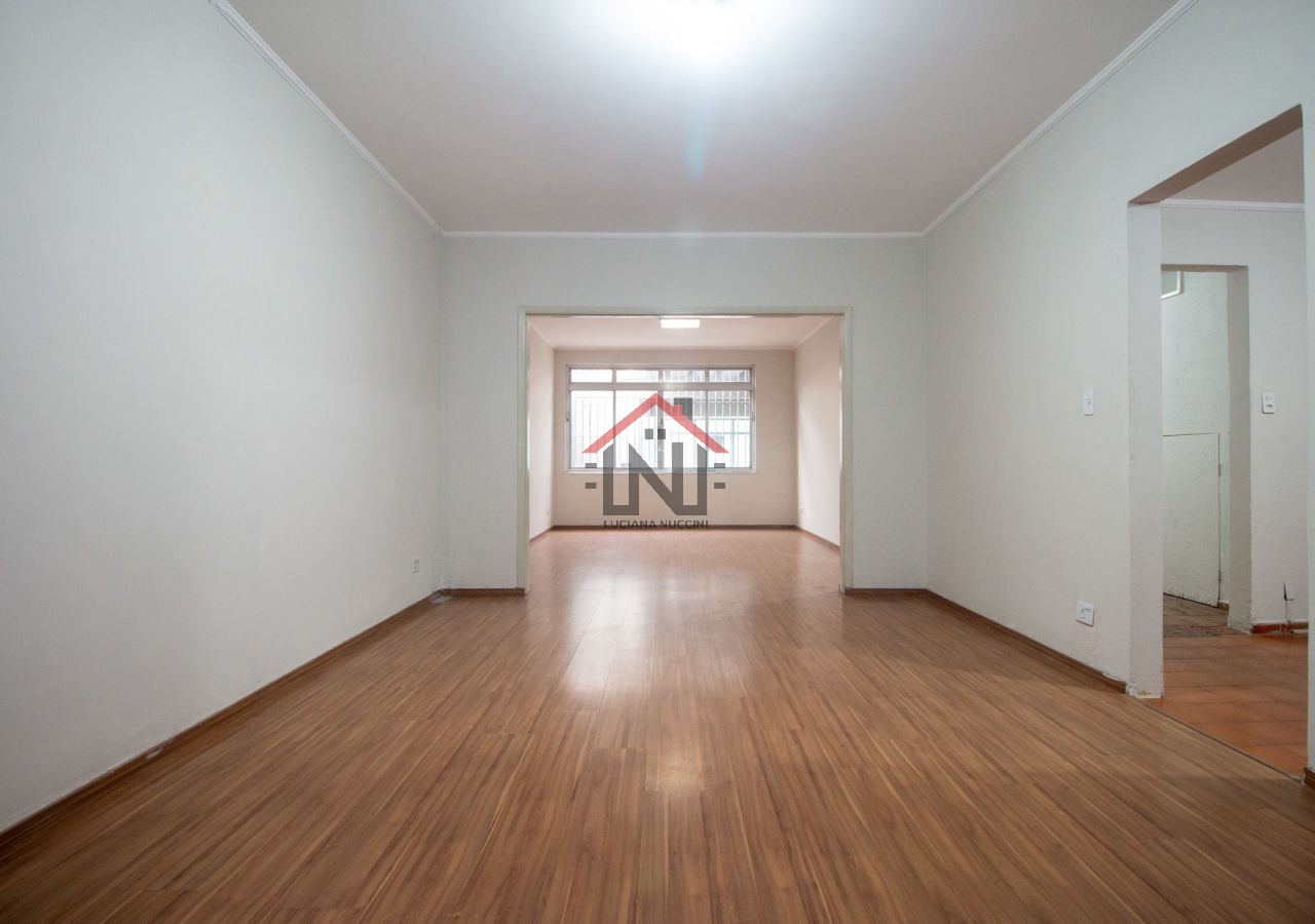 Aluguel de Casa Comercial em São Paulo-SP, Chácara Santo Antônio: 8 Salas, 3 Banheiros, 2 Vagas de Garagem, 220m² Área.