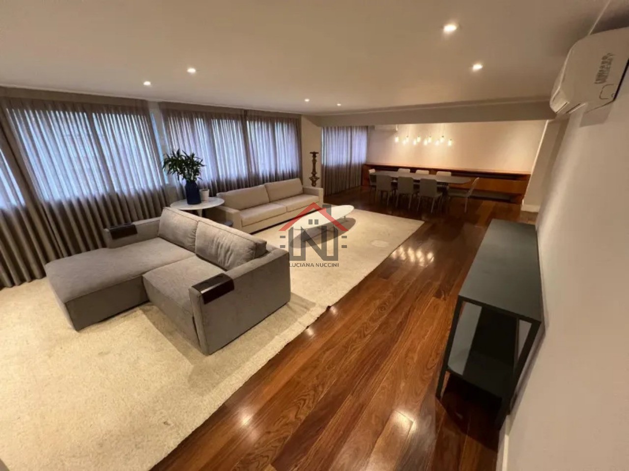 Excelente apartamento de 2 quartos, 1 suíte, 2 salas e 4 banheiros no Itaim Bibi, São Paulo-SP 175m² e 2 vagas de garagem