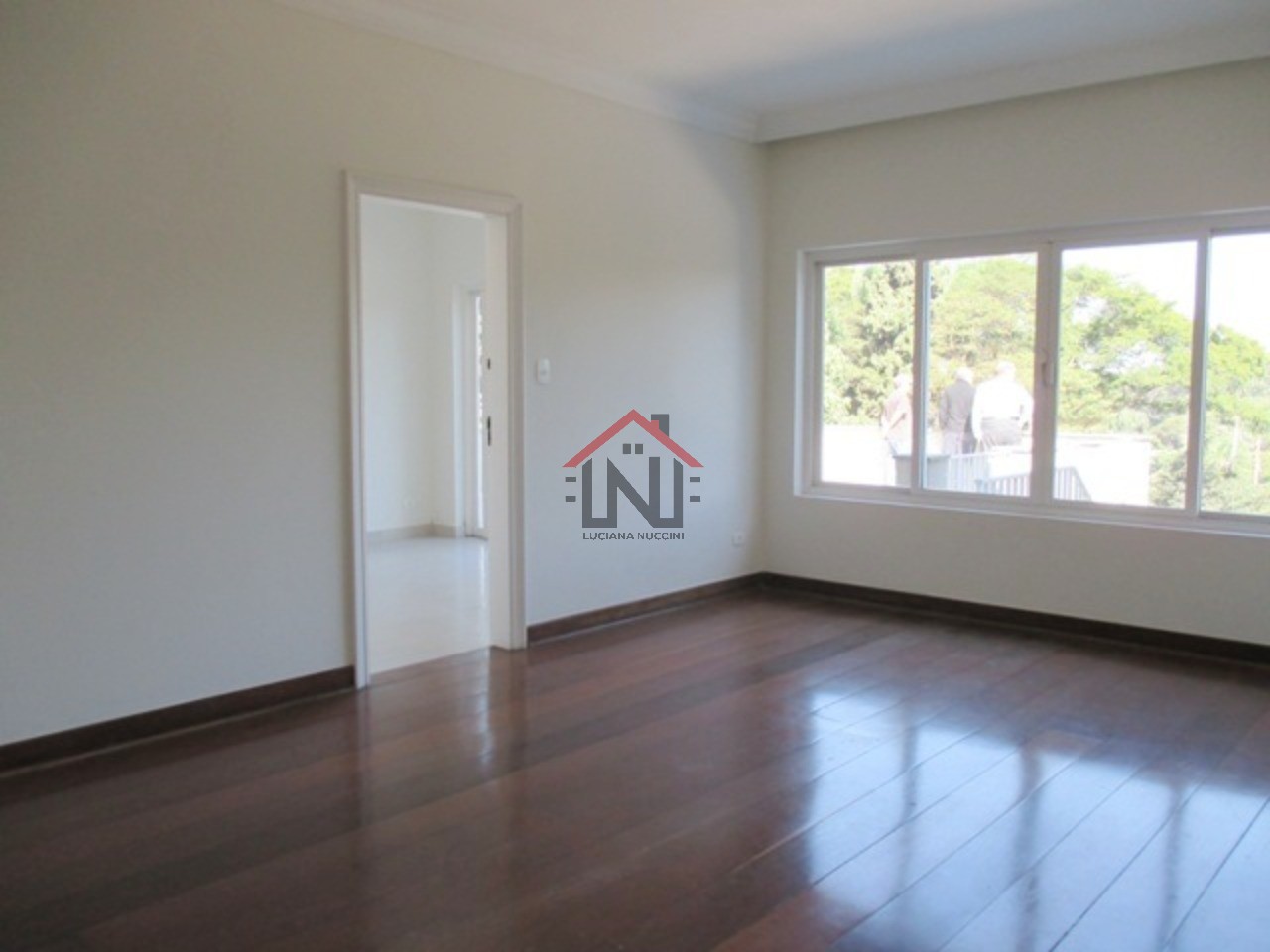 Imóvel Exclusivo no Morumbi: Casa de Luxo com 4 Quartos, 3 Suítes, 3 Salas e 10 Vagas de Garagem. Confira!