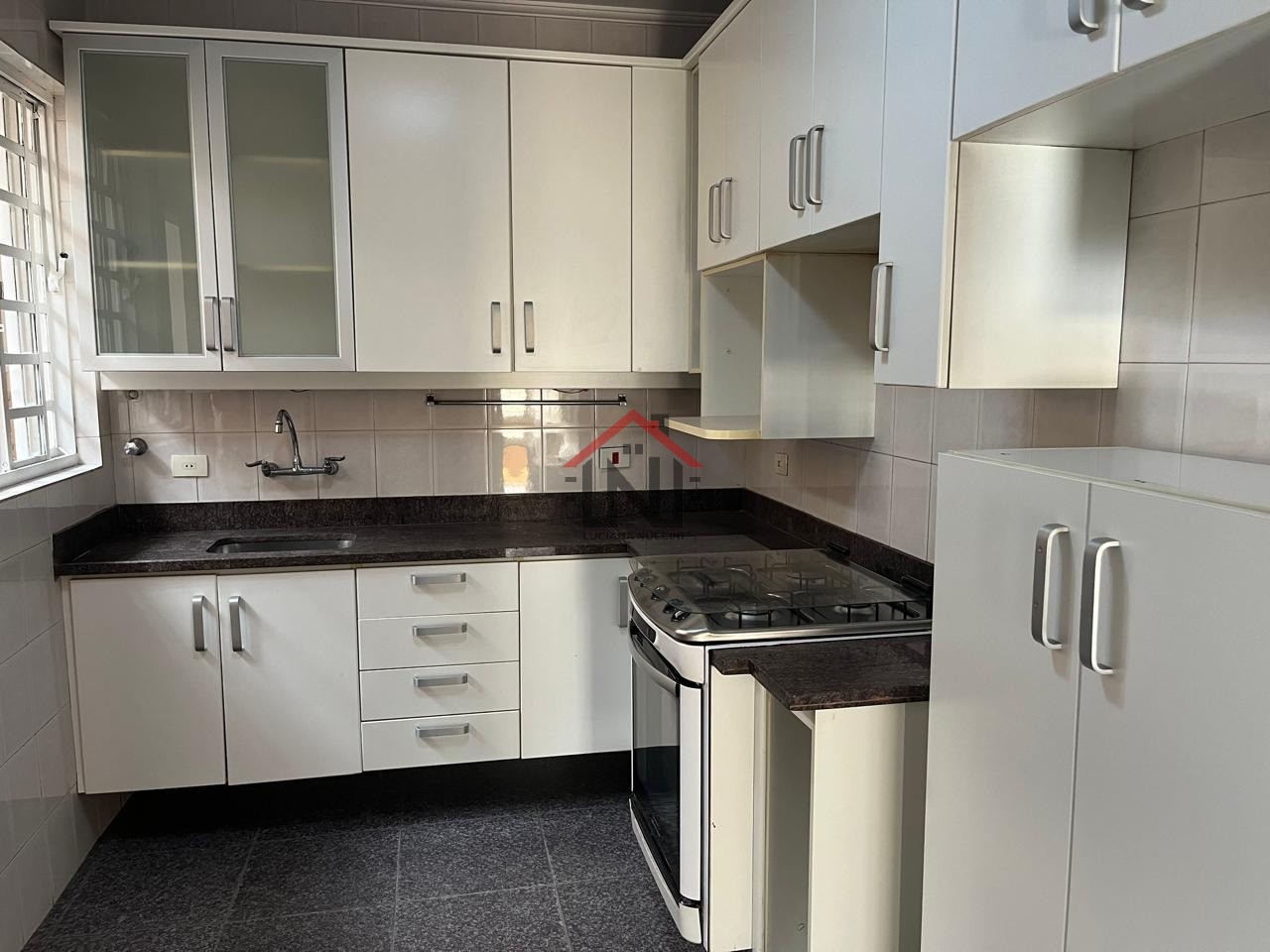 Casa para locação em São Paulo-SP, bairro Cambuci: 4 quartos, 3 suítes, 2 salas, 1 banheiro, 1 vaga, 150m². Venha conferir!