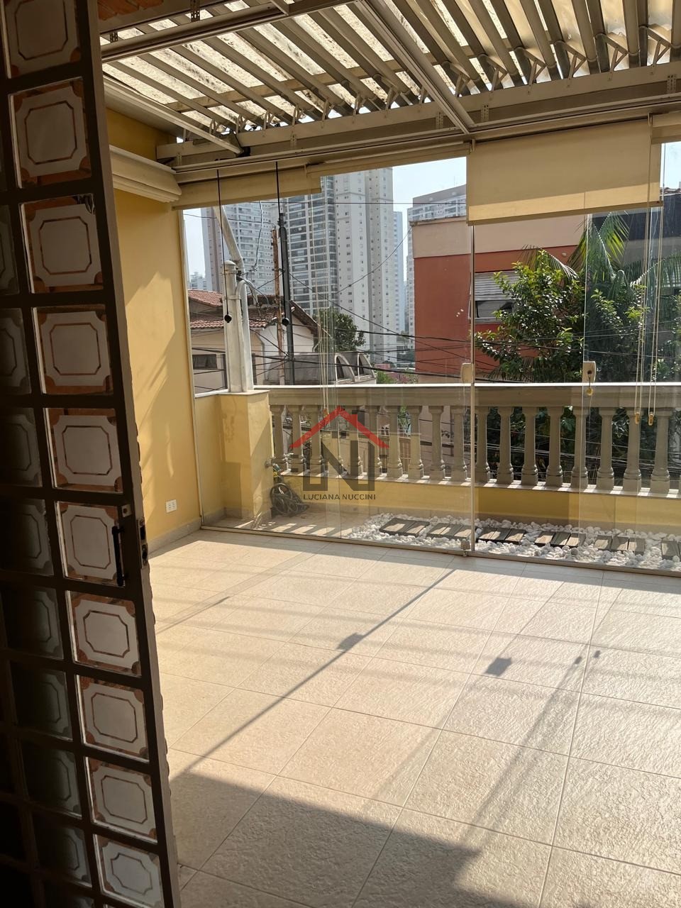 Casa para locação em São Paulo-SP, bairro Cambuci: 4 quartos, 3 suítes, 2 salas, 1 banheiro, 1 vaga, 150m². Venha conferir!