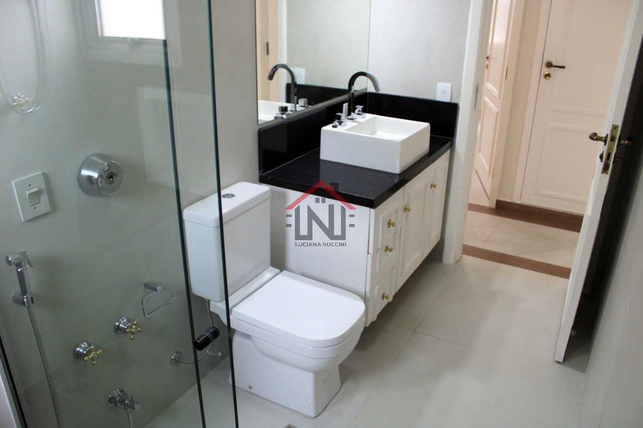 Imperdível oportunidade de adquirir apartamento de luxo na Vila Olímpia, SP: 3 quartos, 1 suíte, 4 banheiros, 2 vagas de garagem, 205 m².
