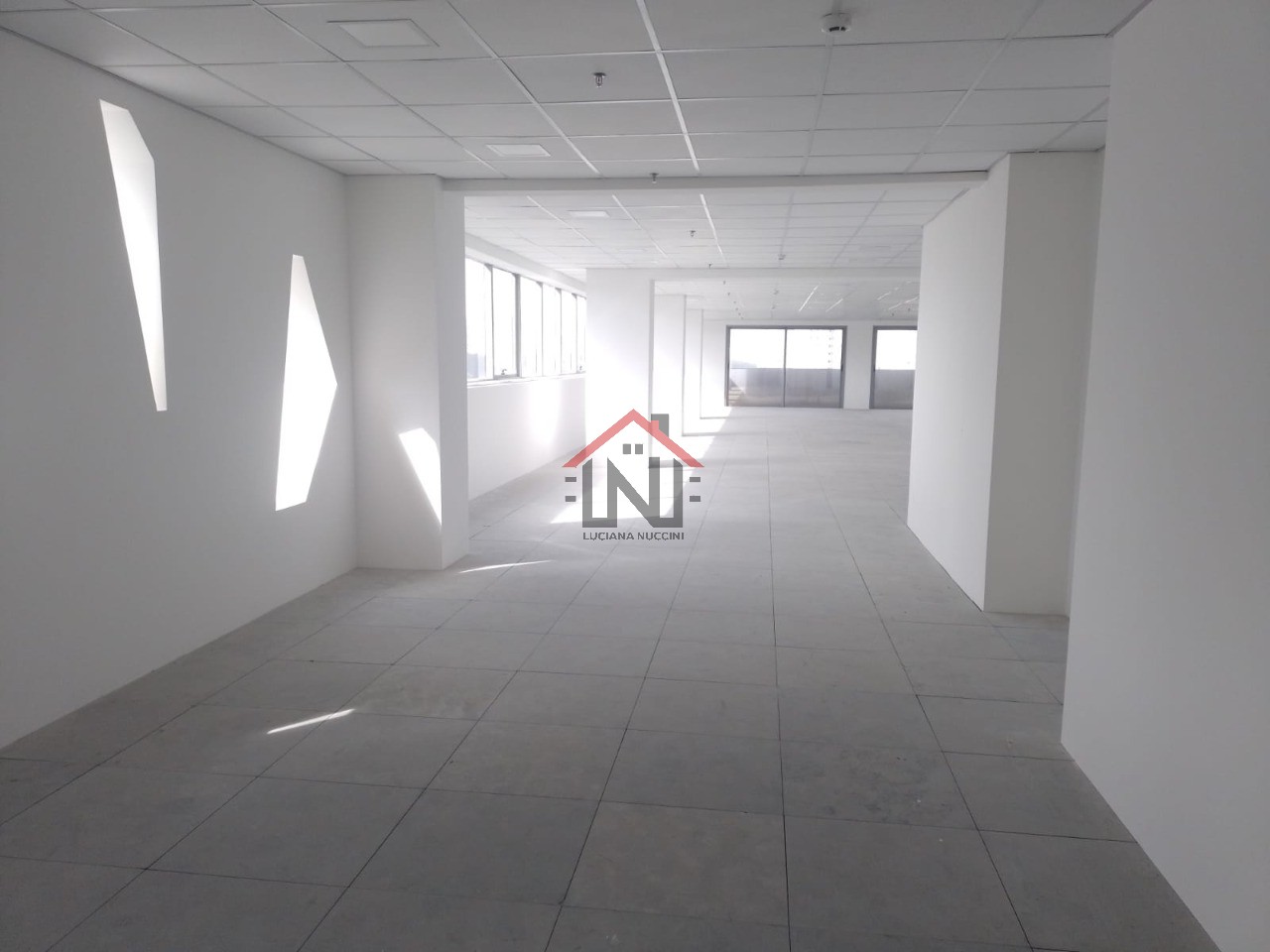 Aluguel de Conjunto Comercial de Alto Padrão em São Paulo-SP, Jardim Caravelas: 1 Sala, 2 Banheiros, 9 Vagas de Garagem, 316,04 m².