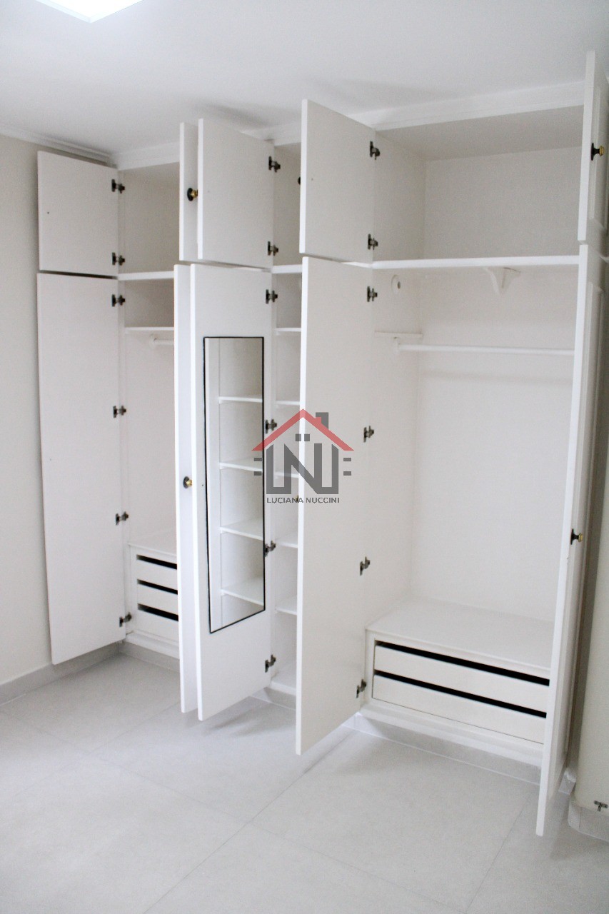 Imperdível oportunidade de adquirir apartamento de luxo na Vila Olímpia, SP: 3 quartos, 1 suíte, 4 banheiros, 2 vagas de garagem, 205 m².