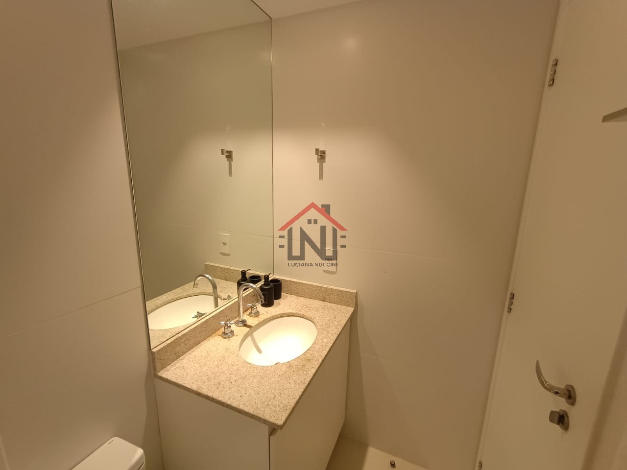 Aluguel de Apartamento Moderno em Pinheiros - 1 quarto, 1 sala, 1 banheiro, 1 vaga, 40m² - São Paulo-SP