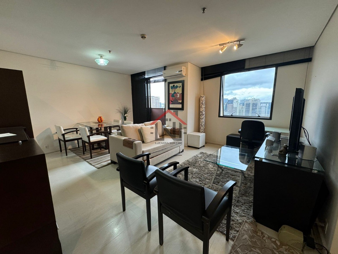 Apartamento de Luxo no Itaim Bibi, São Paulo-SP: 1 Quarto, 1 Sala, 2 Banheiros, 2 Vagas de Garagem!