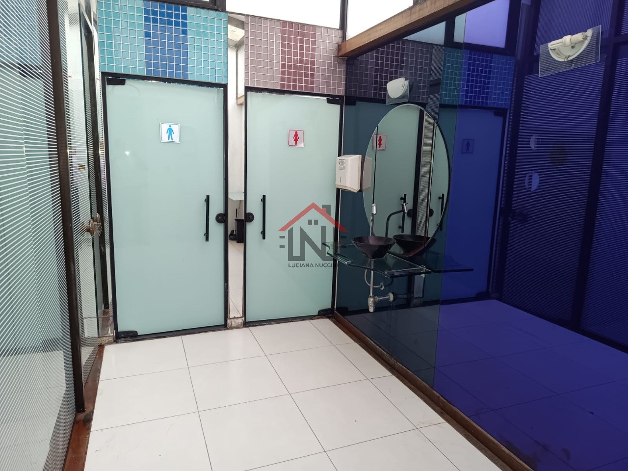 Excelente oportunidade de ponto comercial para locação em Pinheiros, São Paulo-SP: 1 sala, 2 banheiros, 90m² de área.