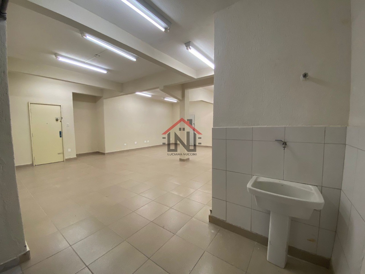 Excelente oportunidade de locação: Ponto Comercial no Centro de SP, 1 sala, 1 banheiro, 197m² de área!