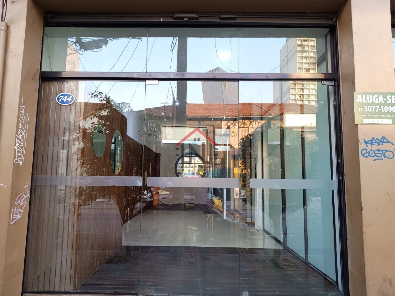 Excelente oportunidade de ponto comercial para locação em Pinheiros, São Paulo-SP: 1 sala, 2 banheiros, 90m² de área.