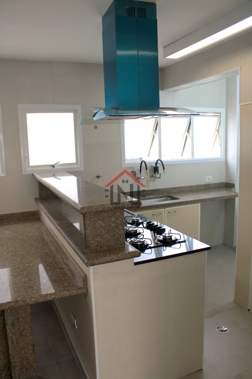 Imperdível oportunidade de adquirir apartamento de luxo na Vila Olímpia, SP: 3 quartos, 1 suíte, 4 banheiros, 2 vagas de garagem, 205 m².