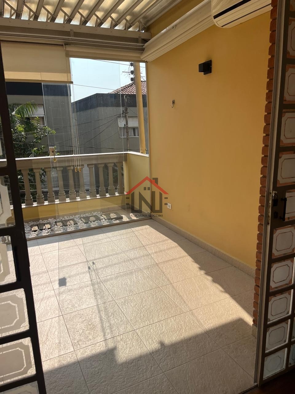 Casa para locação em São Paulo-SP, bairro Cambuci: 4 quartos, 3 suítes, 2 salas, 1 banheiro, 1 vaga, 150m². Venha conferir!