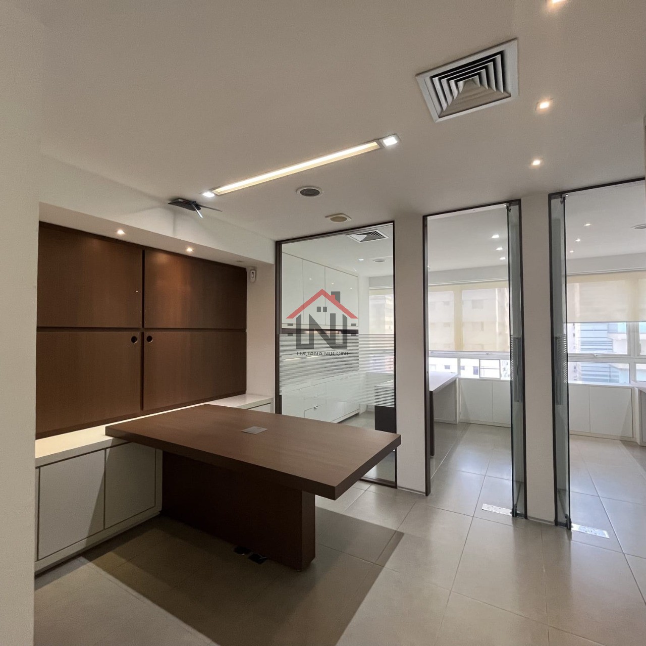 Conjunto Comercial de Alto Padrão para Locação no Jardim Paulista, São Paulo-SP: 5 Salas, 2 Banheiros, 2 Vagas - 58,79m².