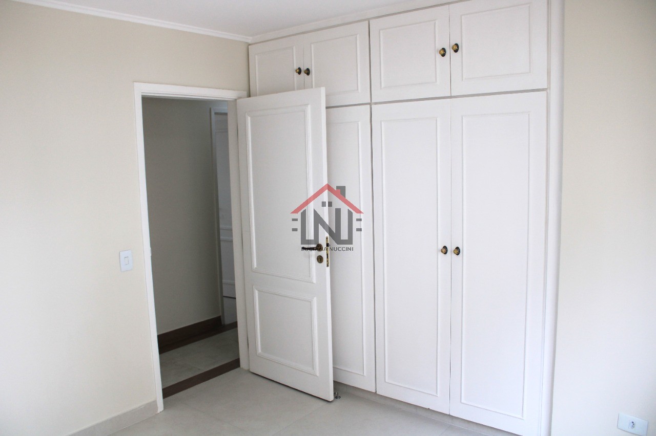 Imperdível oportunidade de adquirir apartamento de luxo na Vila Olímpia, SP: 3 quartos, 1 suíte, 4 banheiros, 2 vagas de garagem, 205 m².
