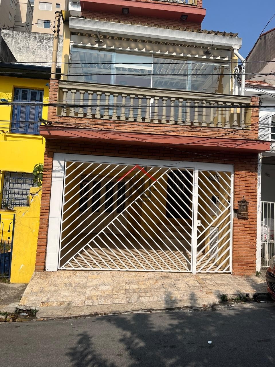 Casa para locação em São Paulo-SP, bairro Cambuci: 4 quartos, 3 suítes, 2 salas, 1 banheiro, 1 vaga, 150m². Venha conferir!