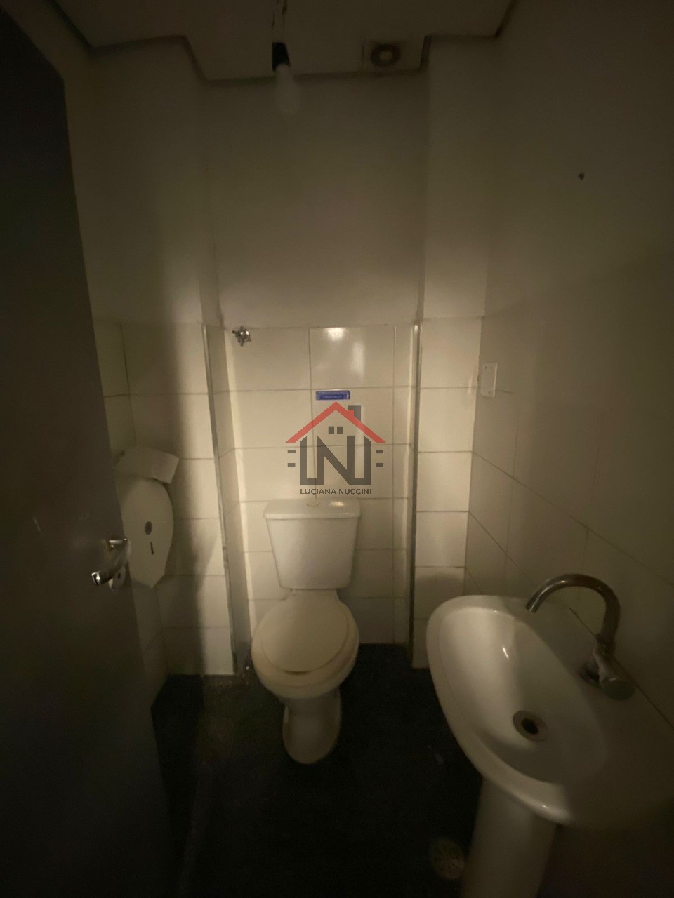 Excelente oportunidade de locação: Ponto Comercial no Centro de SP, 1 sala, 1 banheiro, 197m² de área!