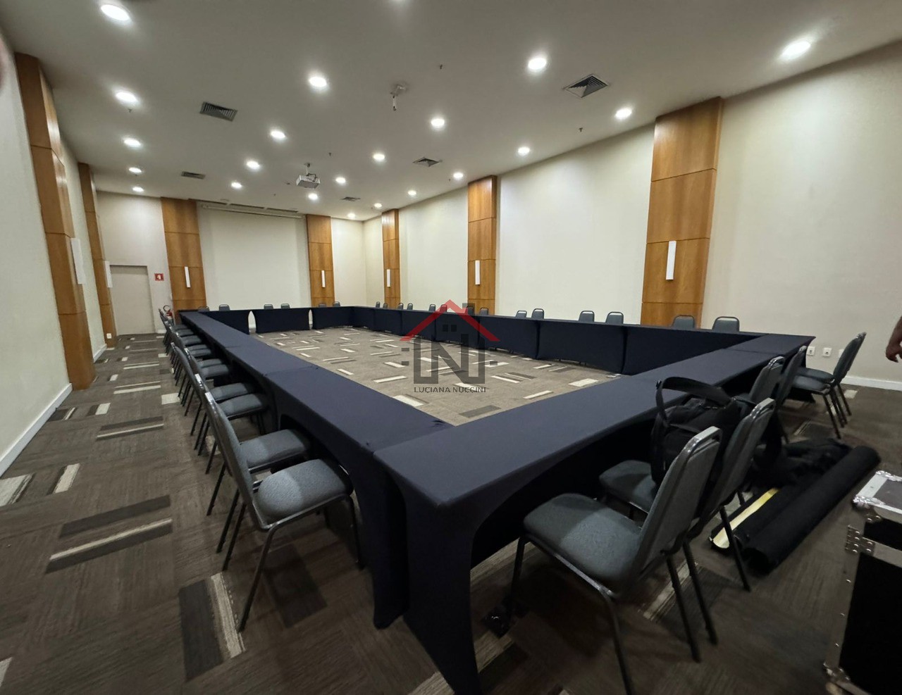 Apartamento de Luxo no Itaim Bibi, São Paulo-SP: 1 Quarto, 1 Sala, 2 Banheiros, 2 Vagas de Garagem!