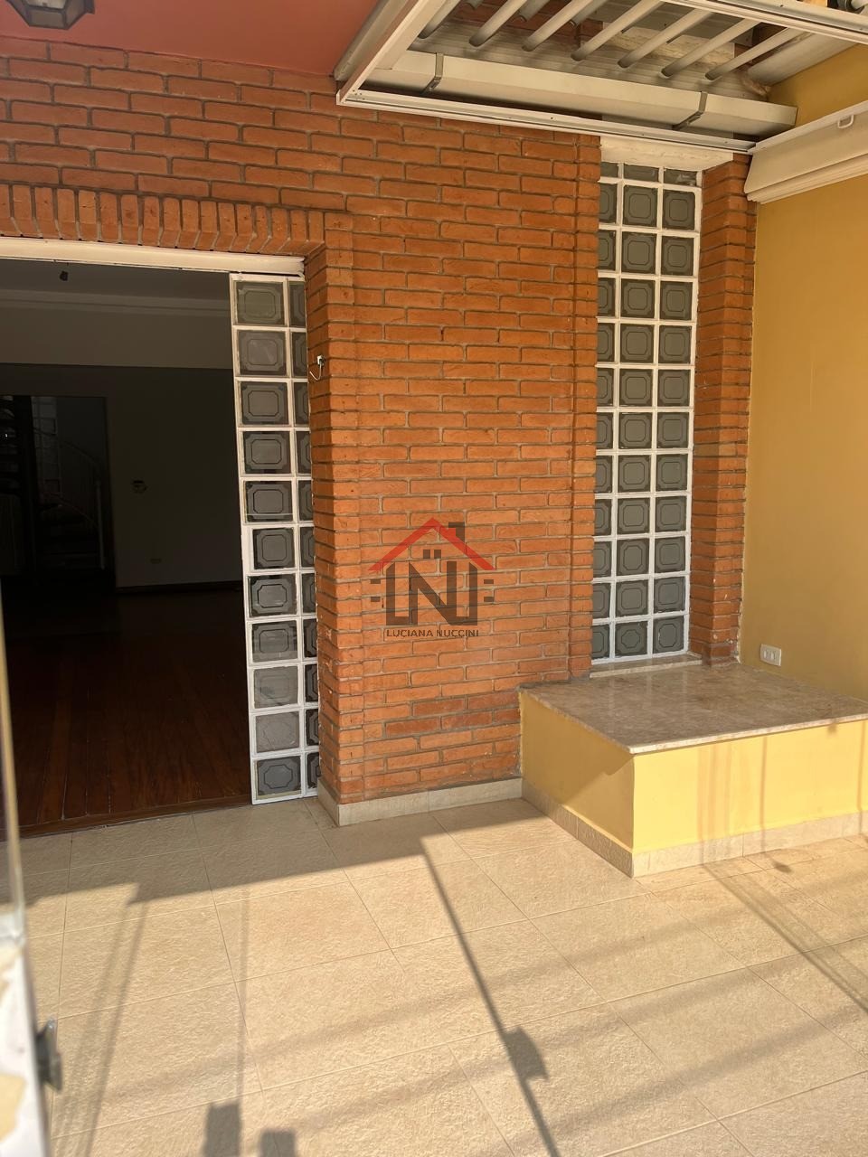 Casa para locação em São Paulo-SP, bairro Cambuci: 4 quartos, 3 suítes, 2 salas, 1 banheiro, 1 vaga, 150m². Venha conferir!