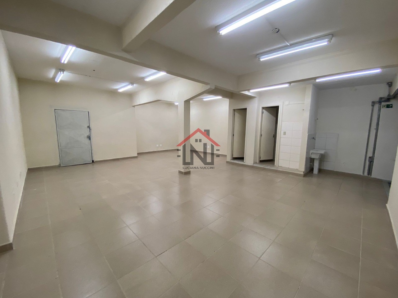 Excelente oportunidade de locação: Ponto Comercial no Centro de SP, 1 sala, 1 banheiro, 197m² de área!
