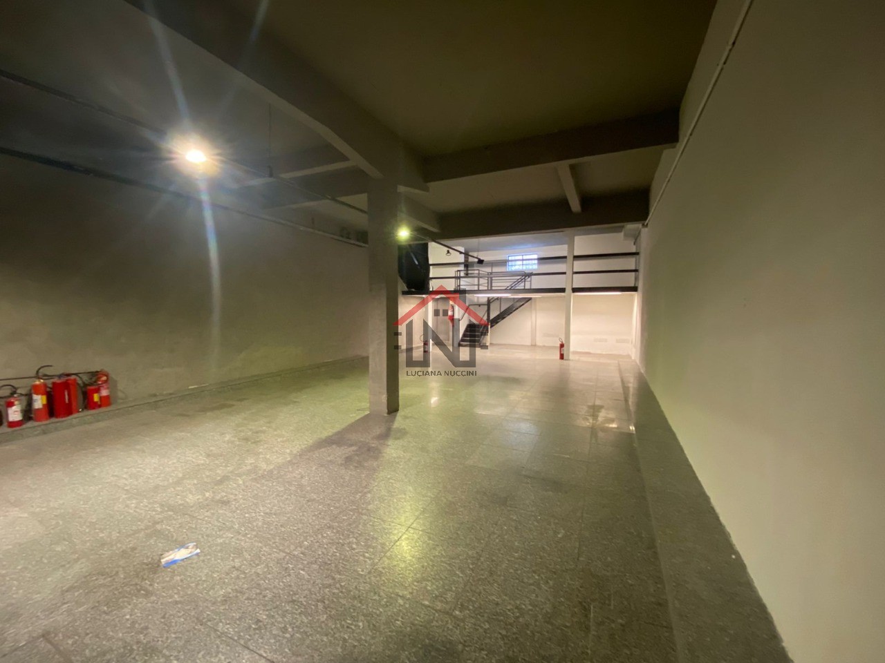 Excelente oportunidade de locação: Ponto Comercial no Centro de SP, 1 sala, 1 banheiro, 197m² de área!