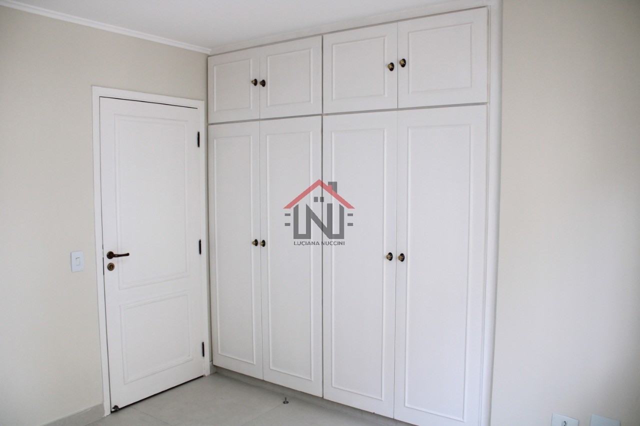 Imperdível oportunidade de adquirir apartamento de luxo na Vila Olímpia, SP: 3 quartos, 1 suíte, 4 banheiros, 2 vagas de garagem, 205 m².