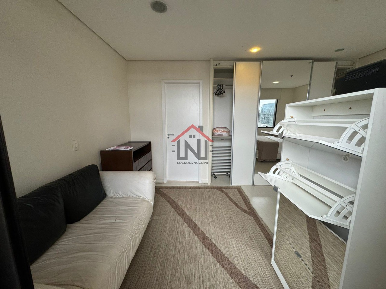 Apartamento de Luxo no Itaim Bibi, São Paulo-SP: 1 Quarto, 1 Sala, 2 Banheiros, 2 Vagas de Garagem!